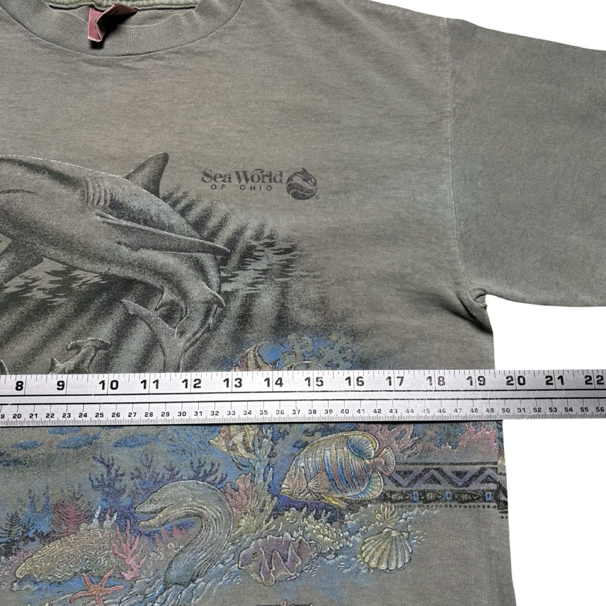 Other Vintage 90s Thrashed Seaworld Shark Wraparound T Shirt M Size US M / EU 48-50 / 2 - 4 Thumbnail