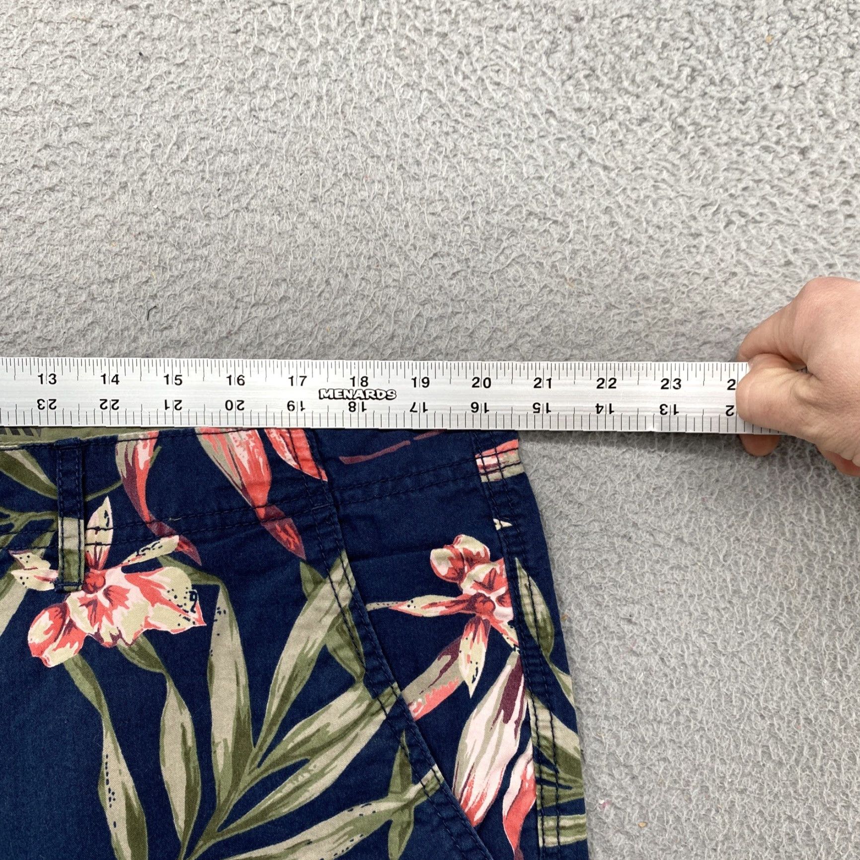 Old Navy Old Navy Mens Palm Leaf Floral Hawaiian Cotton Shorts Size 38 in Multicolor - Regular Chino Cotton Mens Hawaiian Shorts Size US 38 / EU 54 - 6 Thumbnail