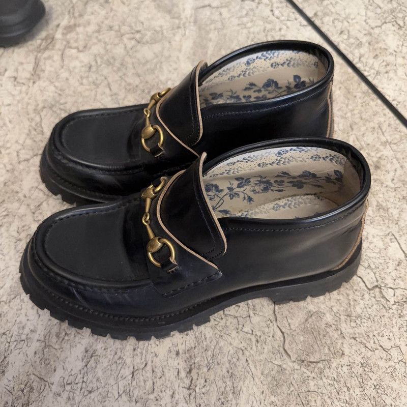 Gucci Gucci Leather Horsebit Fashion Loafers in Black 0079 Size US 7.5 / EU 40-41 - 1 Thumbnail