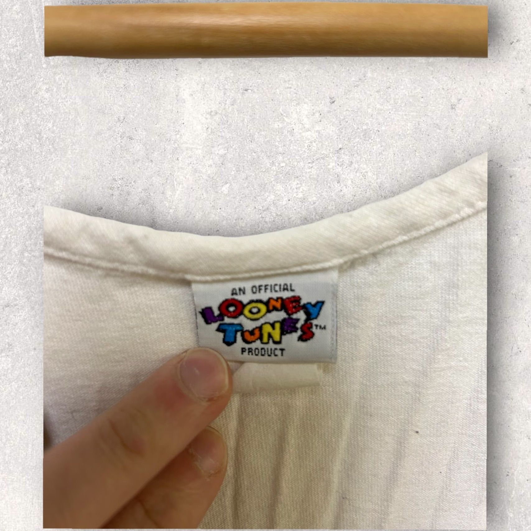 Vintage VINTAGE Tweety Looney Tunes Graphic T-Shirt Tank White XL Adult XL Panoramic Pit to Pit 24 Length 32 1996 Mens Mens Size US XL / EU 56 / 4 - 5 Thumbnail