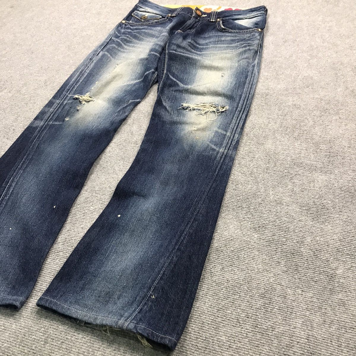 Edwin × Japanese Brand FLARE DENIM EDWIN BLUE FADED DISTRESSED PANTS Size US 30 / EU 46 - 4 Thumbnail