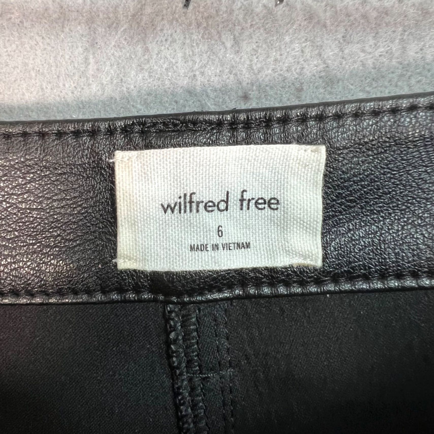 Aritzia Aritzia Wilfred Free Black Faux Leather Straight Leg Pants Size 6 Size 28" / US 6 / IT 42 - 3 Thumbnail