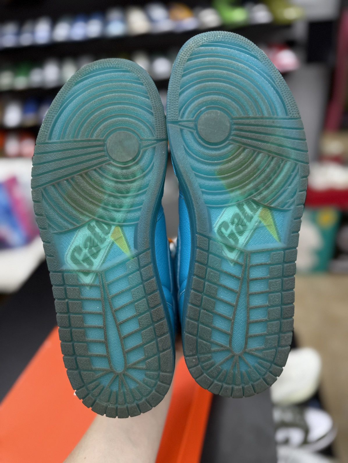 Jordan Brand Jordan 1 Gatorade Blue Lagoon Size 10.5 Pre Owned 🧼 Size US 10.5 / EU 43-44 - 15 Thumbnail