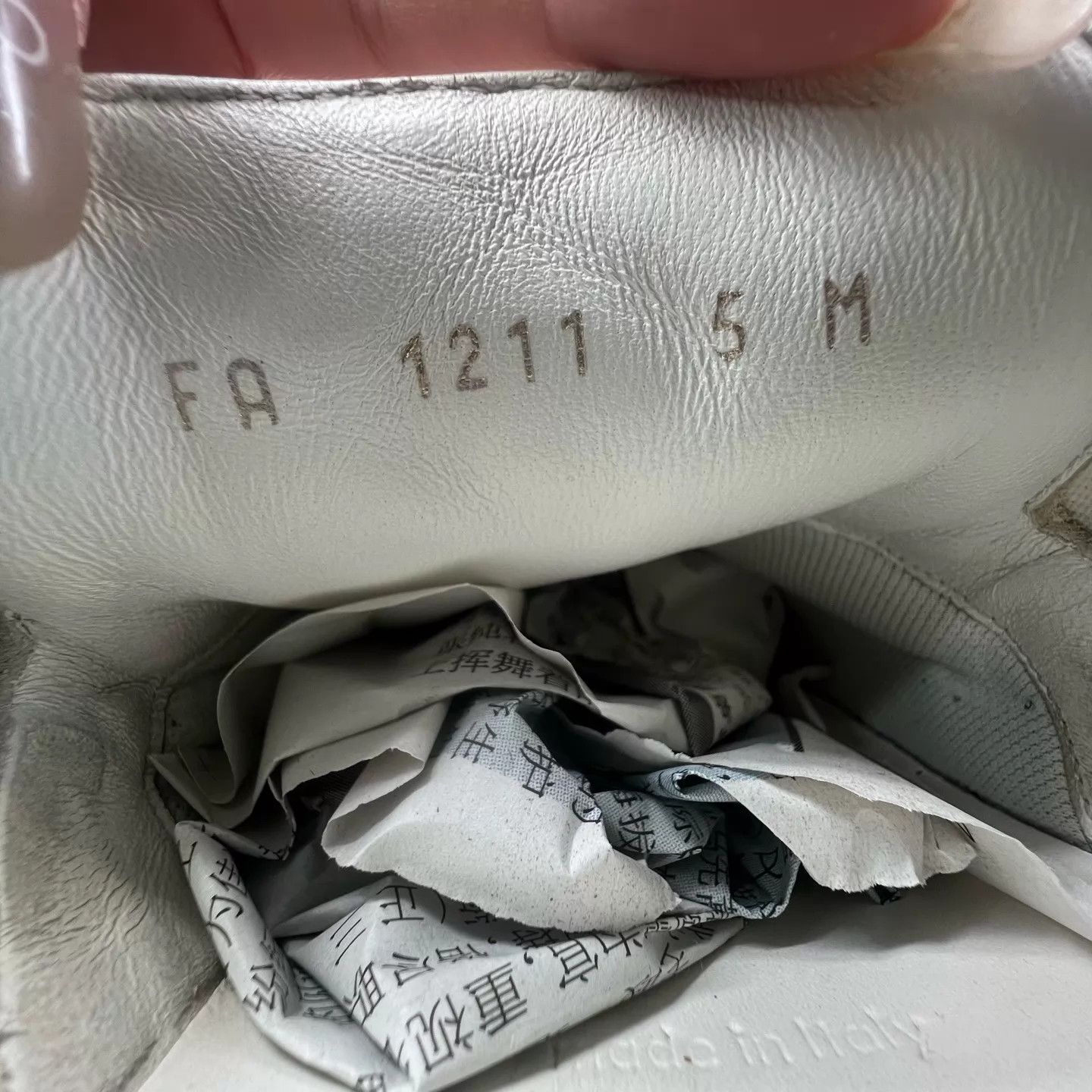Louis Vuitton LV Beverly Hills Empreinte White Leather 5/39 Size US 8.5 / IT 38.5 - 7 Thumbnail