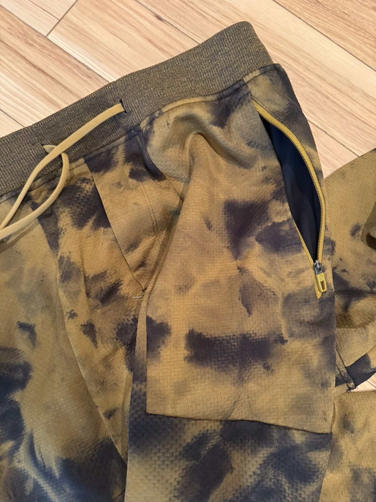 Lululemon Lululemon Joggers Size US 32 / EU 48 - 2 Thumbnail