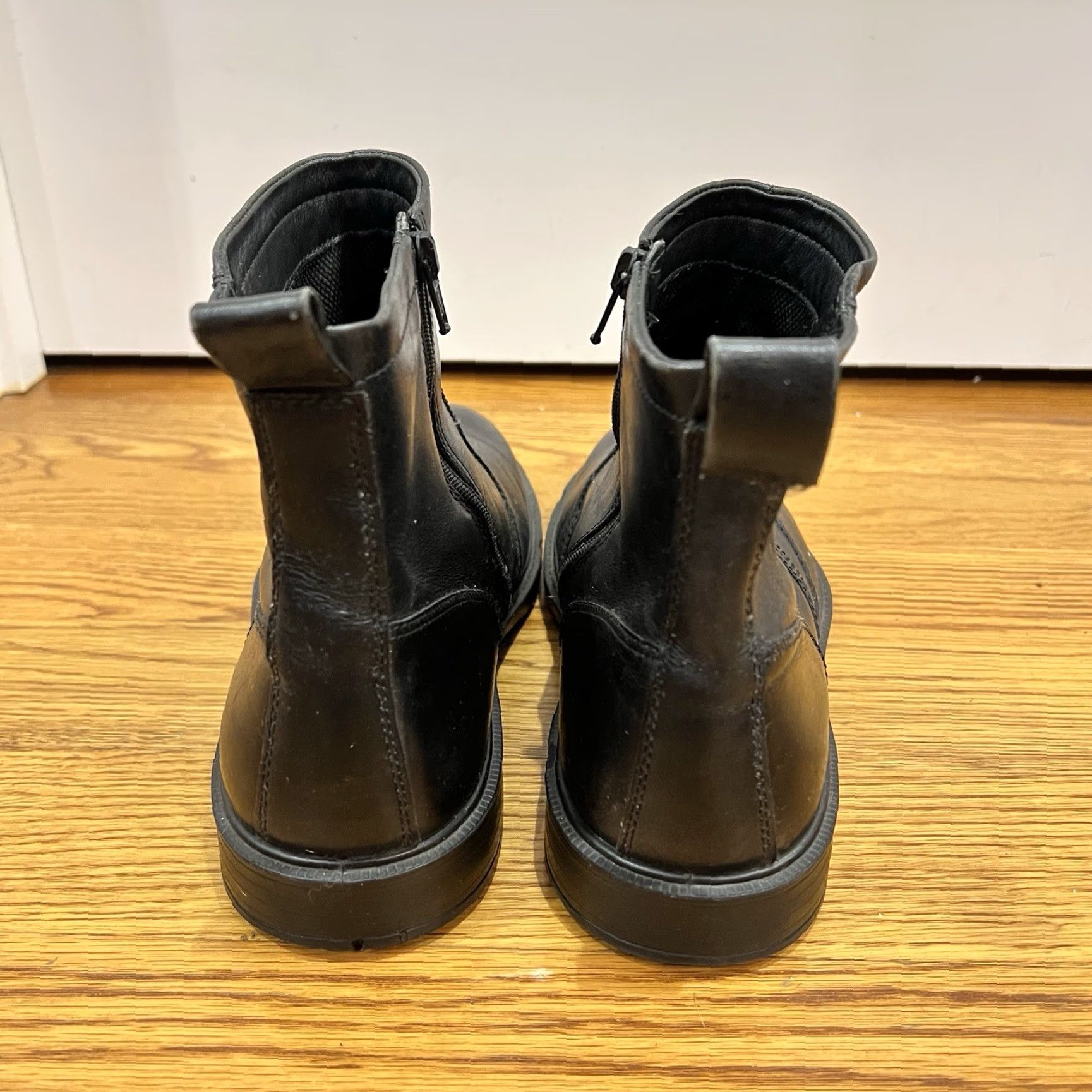 Ecco Ecco Gore Tex Atlanta Plain Leather Boot Men US 11 45 Black Waterproof Cushioned Zip City Bootie Size US 11 / EU 44 - 4 Thumbnail