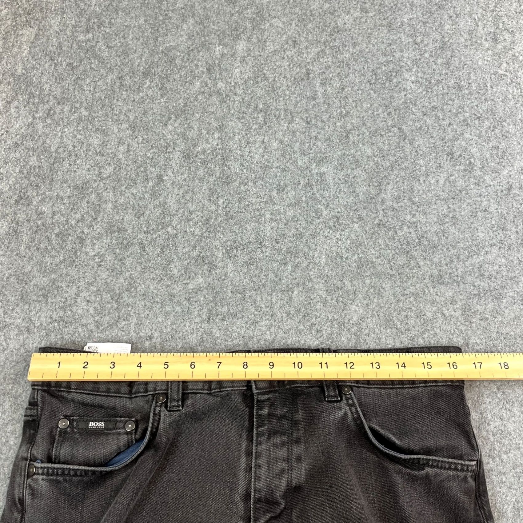 Hugo Boss HUGO BOSS Jeans Regular Tapered 34 Dark Wash Grey Stretch Maine 3 Mens Adult 34 Grey Denim 5-Pocket Design Bagged N/A Size US 34 / EU 50 - 6 Thumbnail