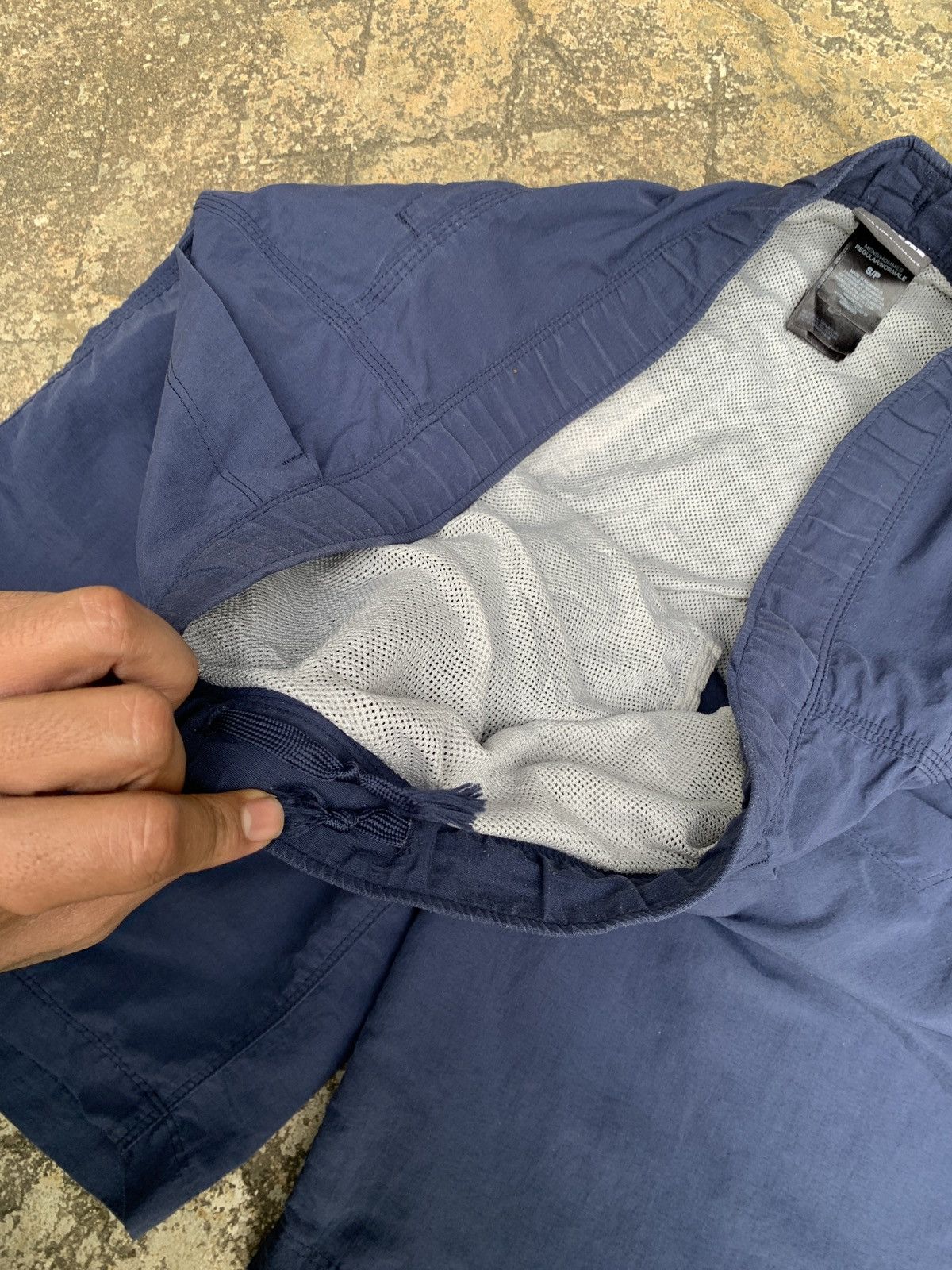 The North Face × Vintage 2000s The North Face Nave Outdoor Hiking Nylon Shortpants Size US 35 - 10 Thumbnail