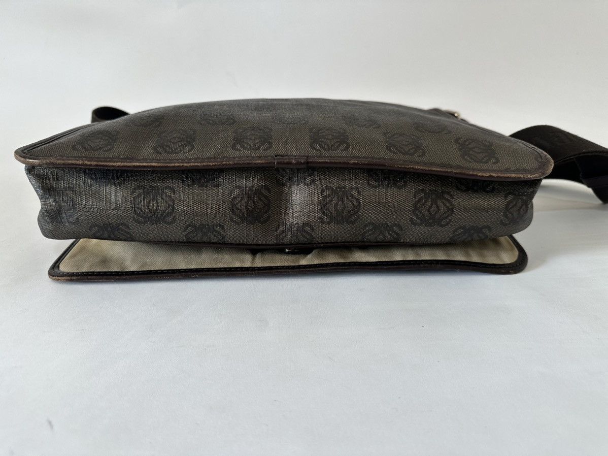 Loewe Loewe Pre-Owned Anagram Coated Canvas Flap crossbody Size ONE SIZE - 5 Thumbnail