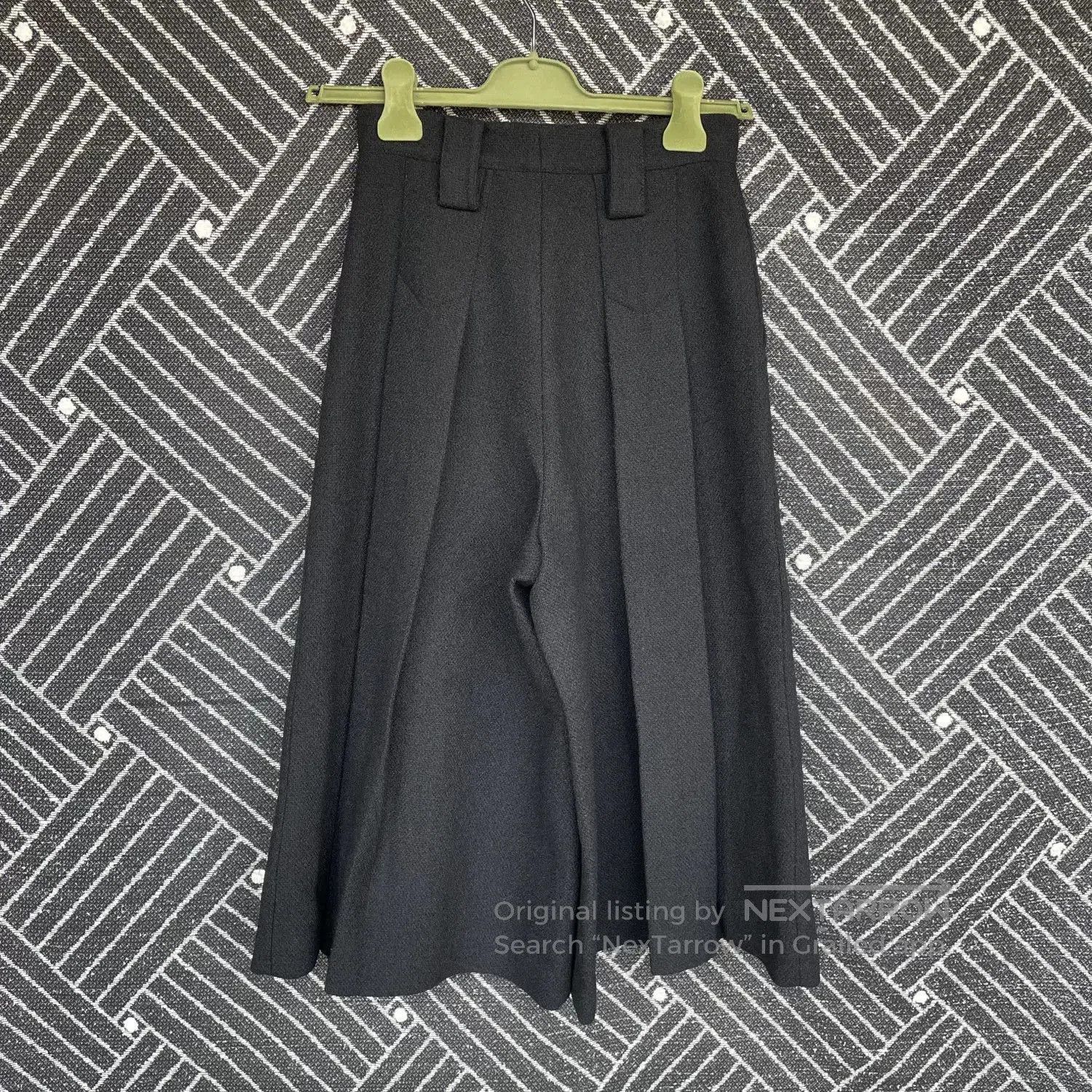 Gucci gucci black pleated casual trousers for women. Size 35" - 2 Thumbnail