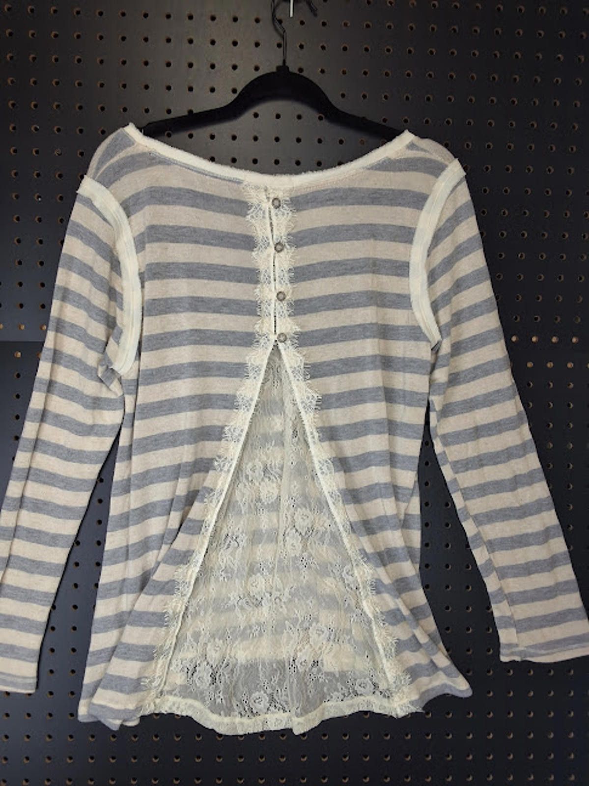 Reindee Lusion Chic Striped Lace Back Long Sleeve Top XL - Stylish & Comfy! Size XL / US 12-14 / IT 48-50 - 3 Thumbnail
