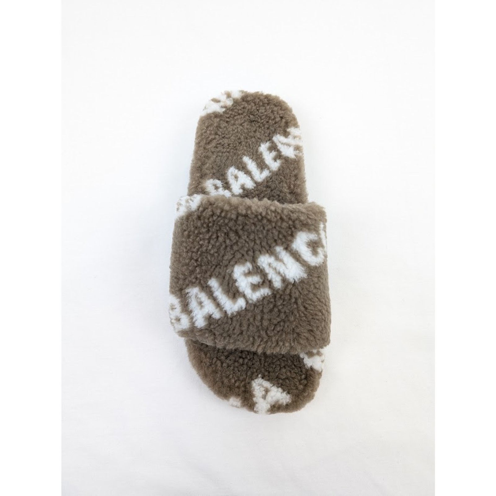 Balenciaga o1rshd1 All Over Logo Furry Slides in Dark Mink Grey/White Size US 10 / IT 40 - 7 Thumbnail