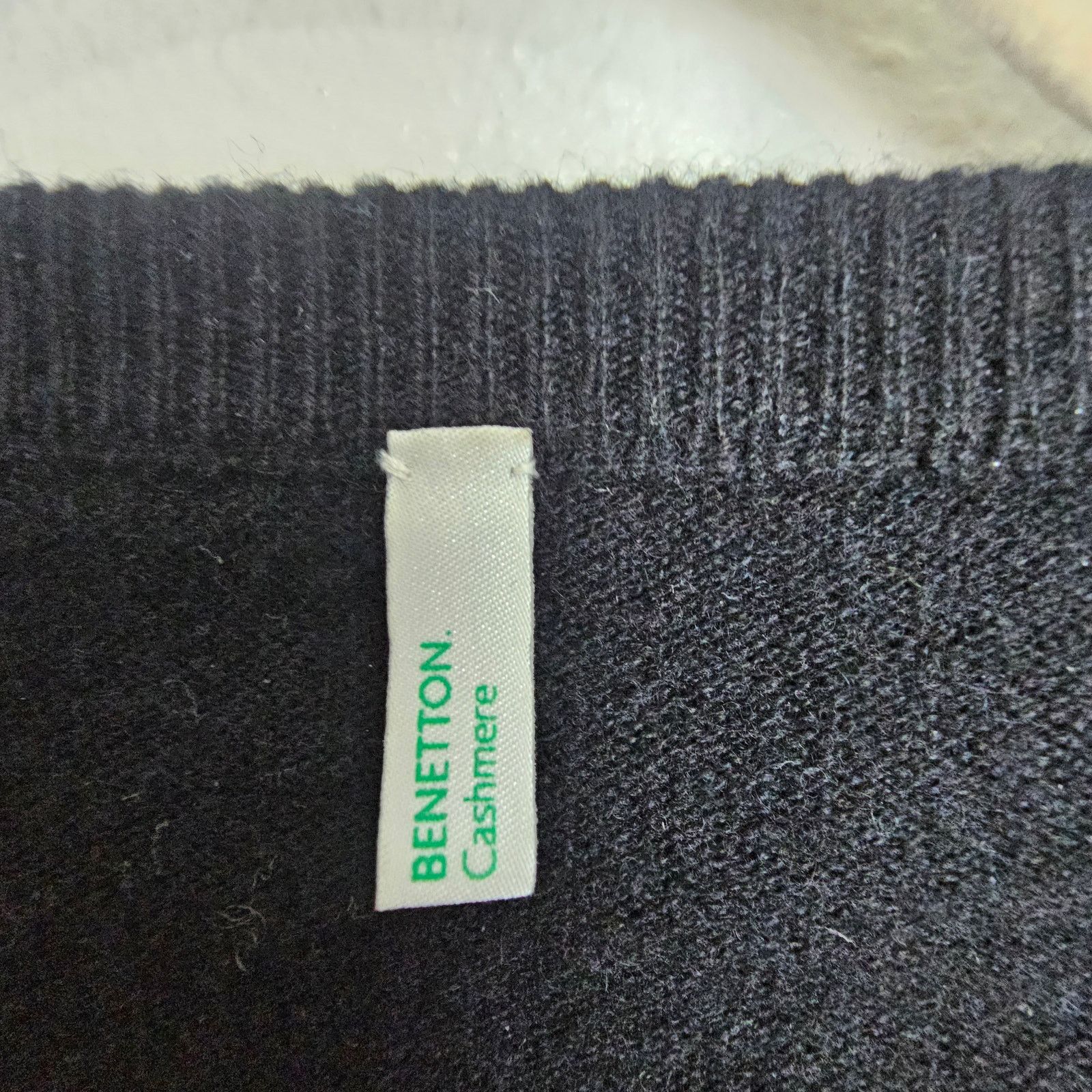 Benetton Benetton Cashmere Sweater Women S Black Vneck Pullover Size S / US 4 / IT 40 - 6 Thumbnail