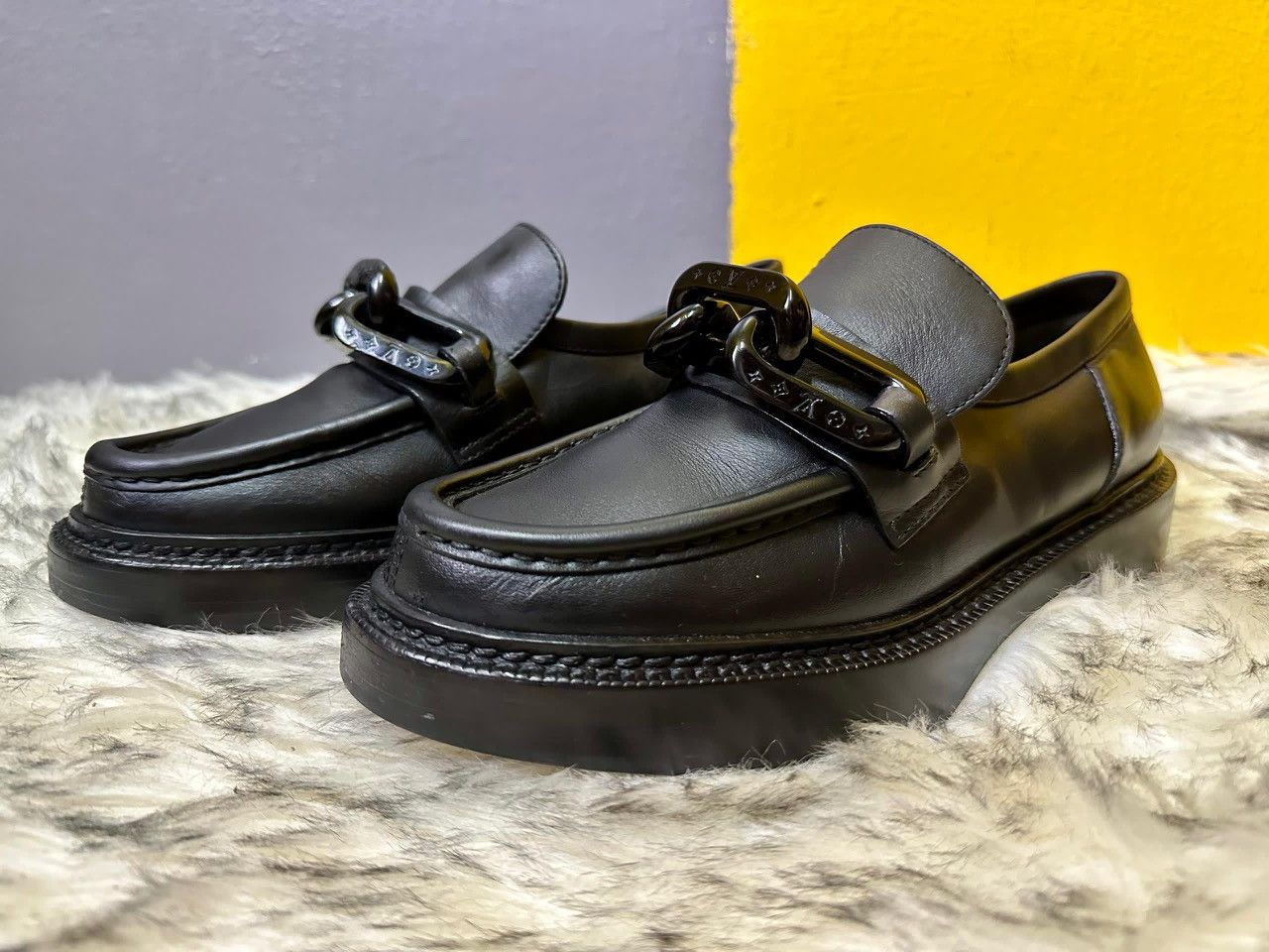 Louis Vuitton Authentic Louis Vuitton Oversized Chain Academy Flat Loafers Size US 6.5 / IT 36.5 - 2 Thumbnail