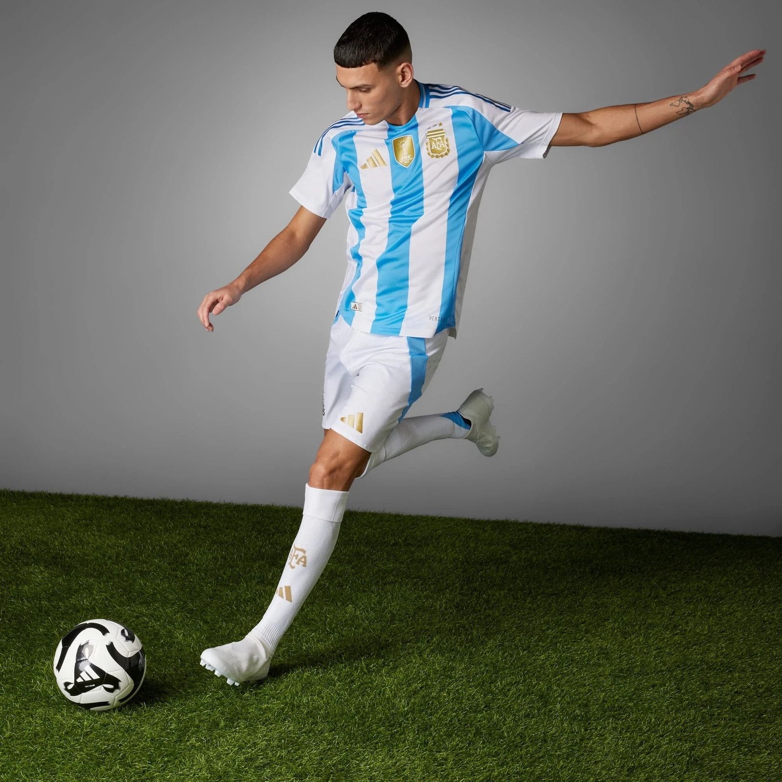 Adidas ADIDAS Men’s XL ARGENTINA 2024 HOME AUTHENTIC JERSEY IP8388 Size US XL / EU 56 / 4 - 6 Thumbnail
