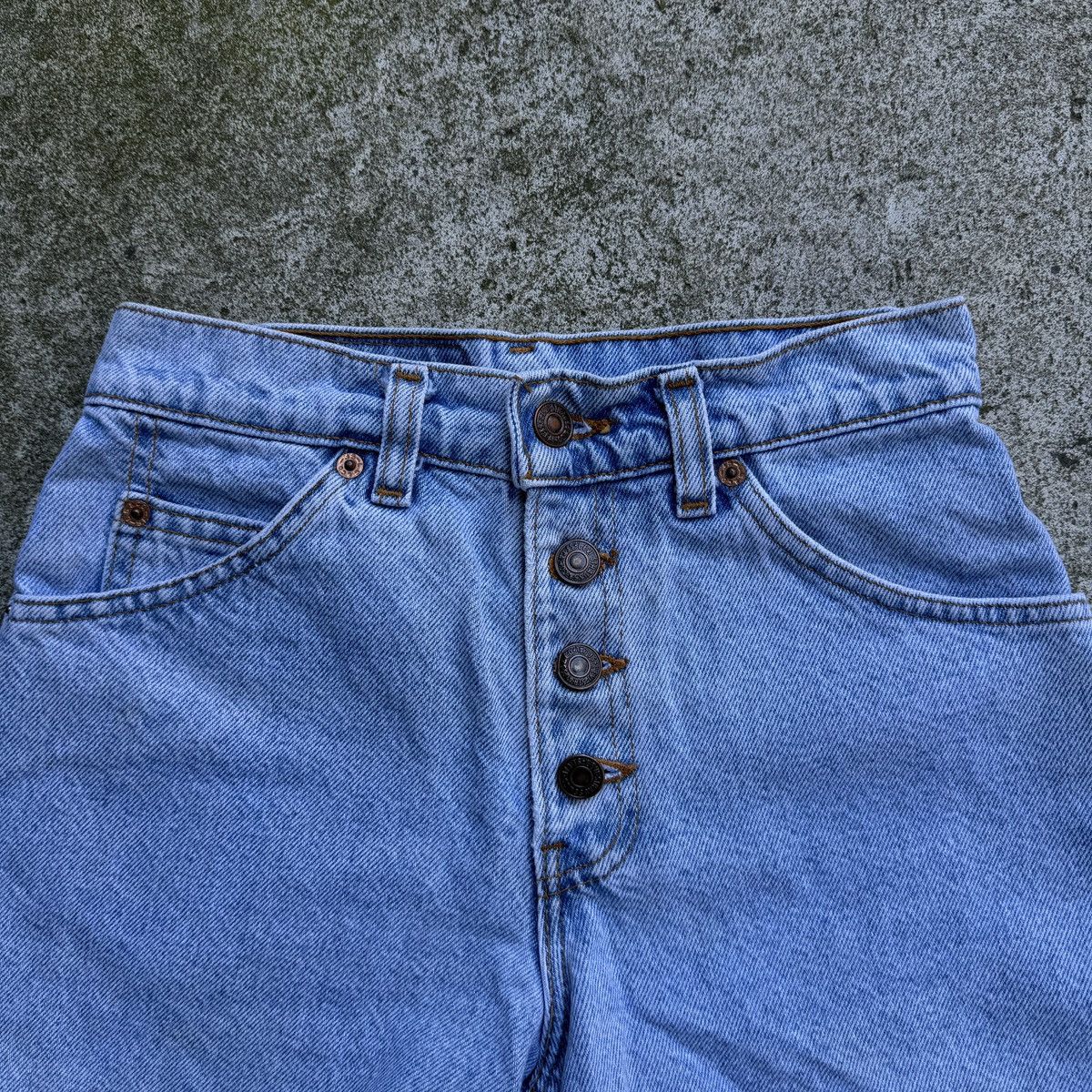 Levi's VINTAGE 90s LEVI’S WOMEN’S 950 RELAXED HIGH WAISTED SHORTS Size 24" / US 00 / IT 34 - 11 Thumbnail