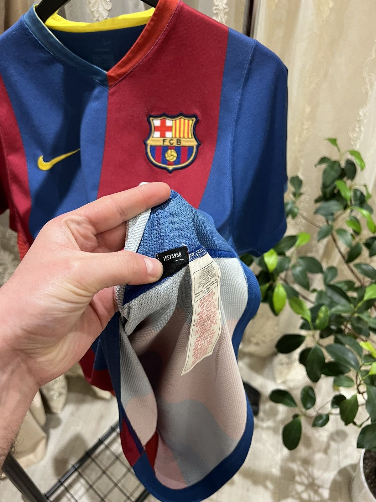Nike 🔵🔴Nike Barcelona 2006/2007 Home Kit Ronaldinho #10 Jersey Size US M / EU 48-50 / 2 - 8 Thumbnail