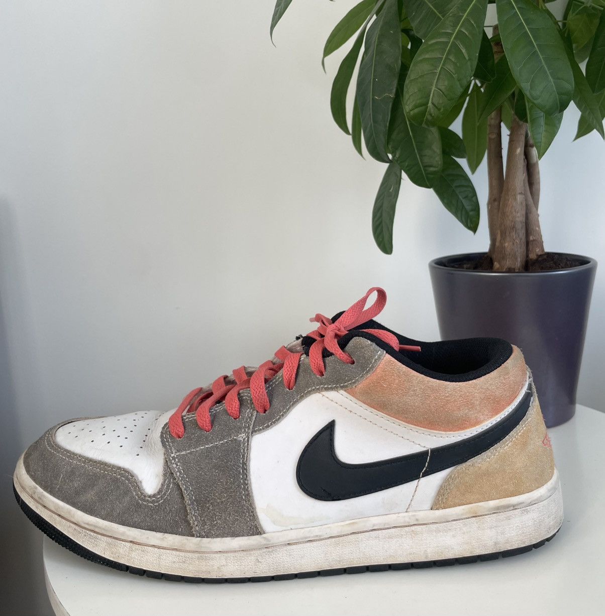 Jordan Brand Men Size 12 Jordan 1 Low SE Flight Club Shoes Size US 12 / EU 45 - 1 Thumbnail