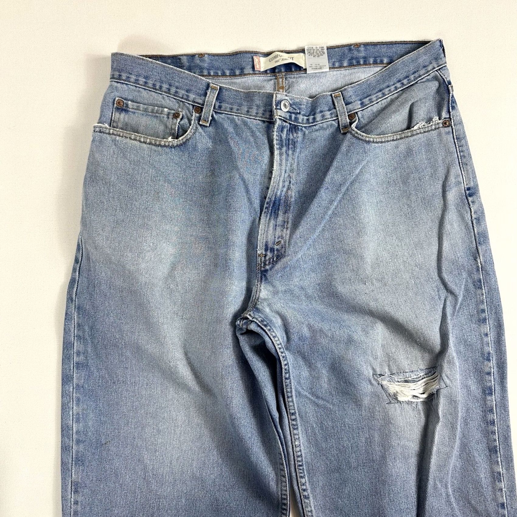 Levi's VINTAGE Levi's 560 Jeans Comfort Fit Mens Blue Medium Wash 38x30 Distressed Size US 38 / EU 54 - 3 Thumbnail