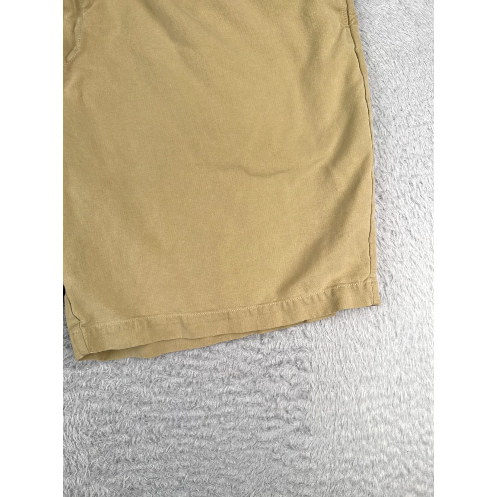 Tommy Bahama Tommy Bahama Shorts Men 40 Beige Bermuda Pleated 100% Silk Beach Resort 38x8 Size US 40 / EU 56 - 2 Thumbnail