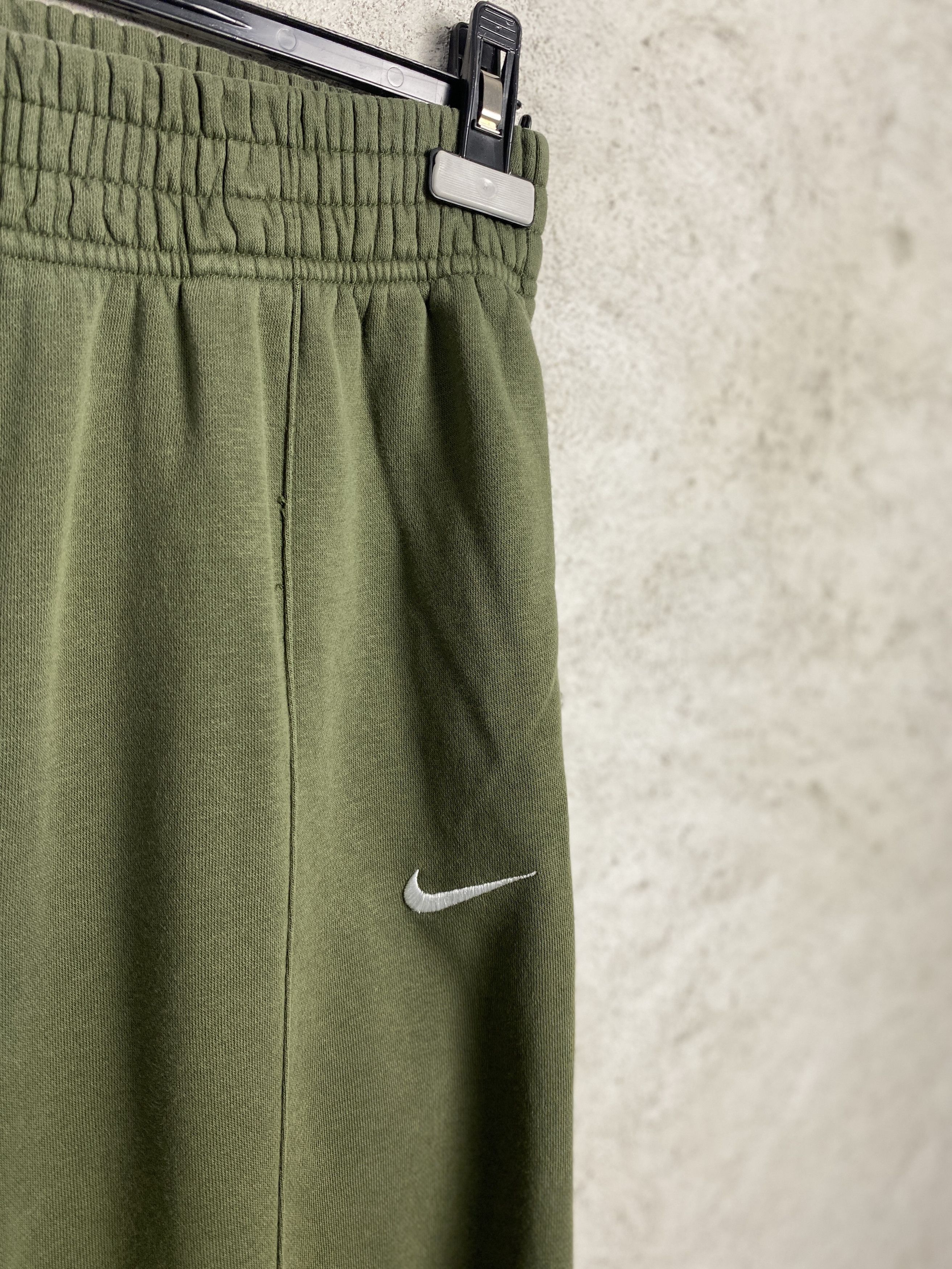 Nike Nike small swoosh sweatpants joggers casual sport Size 28" / US 6 / IT 42 - 2 Thumbnail
