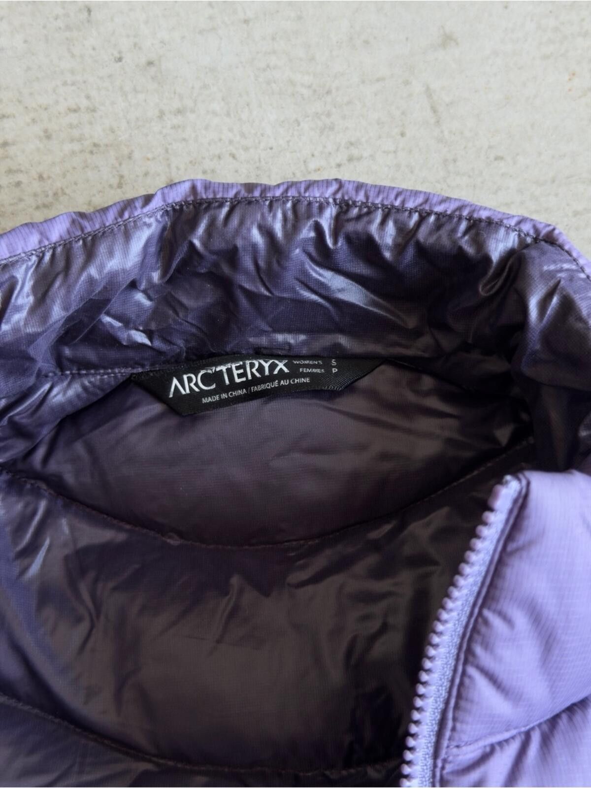 Arc'teryx Arc'teryx / Purple Down Puffer Jacket / Womens Small Size S / US 4 / IT 40 - 2 Thumbnail