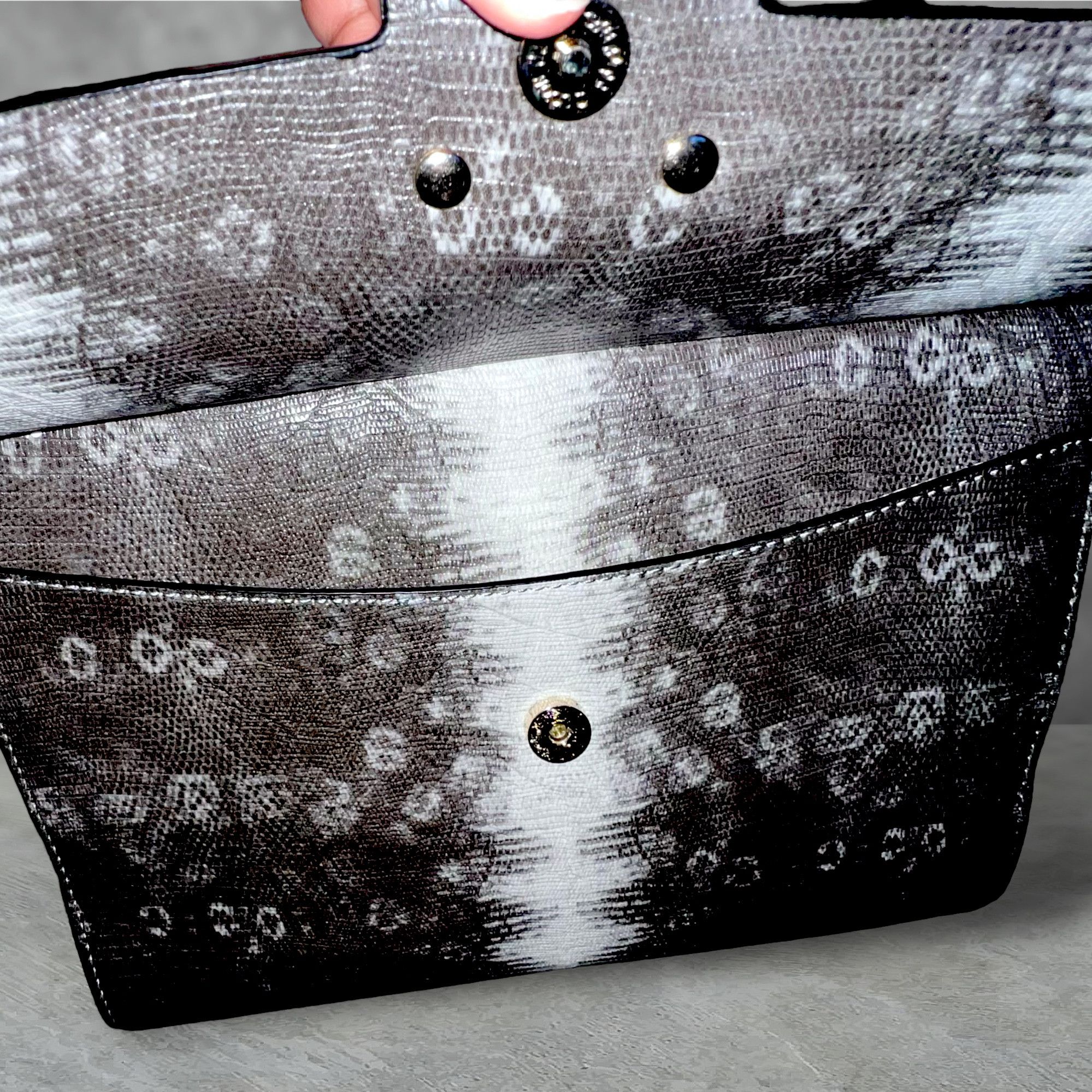 Guess Guess Faux Croc and Snake Skin Purse - New Without Tags Size ONE SIZE - 3 Thumbnail