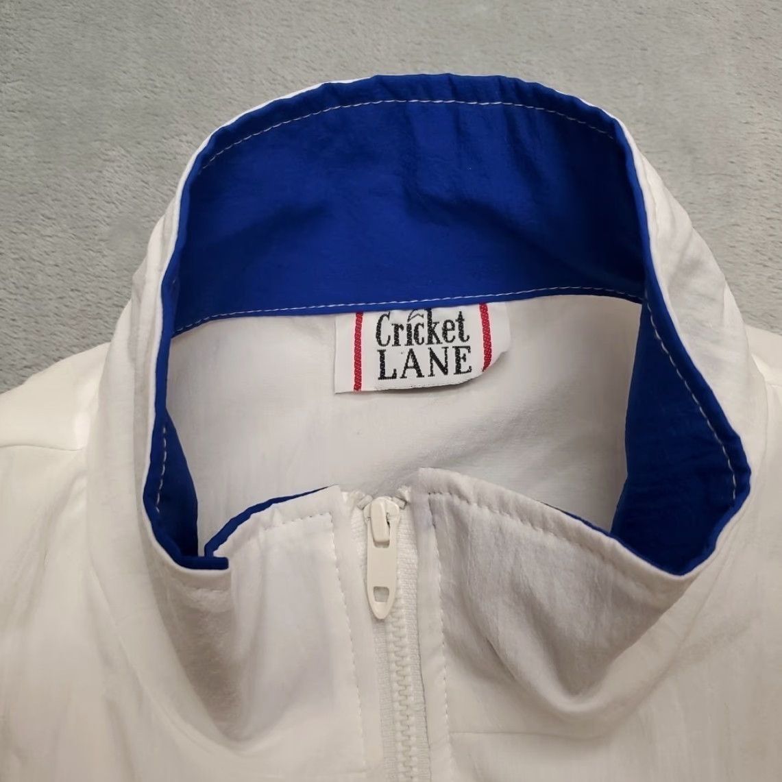 Vintage VINTAGE Windbreaker Jacket White Lightweight Pullover Red Blue Accents Womens Bomber Jacket Cricket Lane, Size 10 Size L / US 10 / IT 46 - 4 Thumbnail
