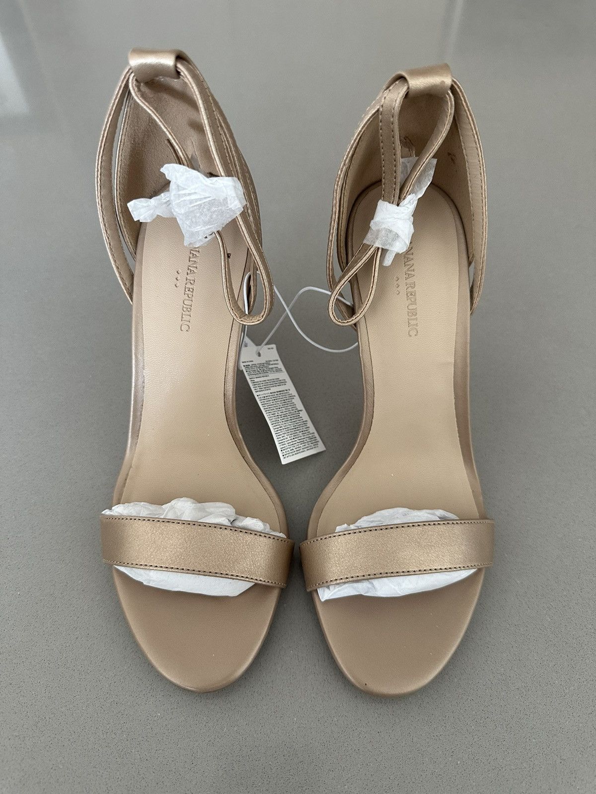 image of Banana Republic 4 Inch Womens Sandal Heel Shoes in Gold (Size 6)