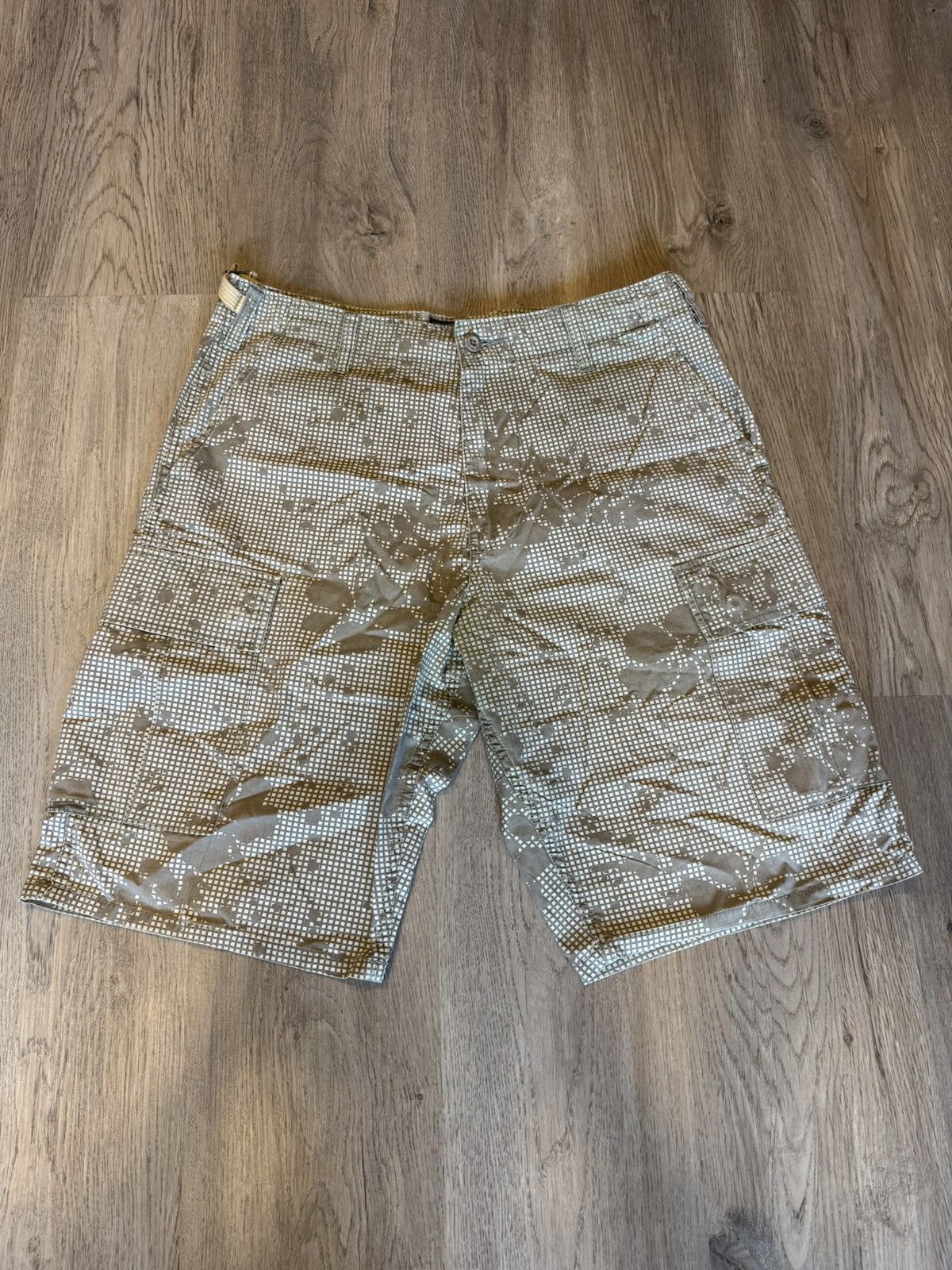 Stussy STUSSY CARGO CAMO SHORT PANTS Size US 34 / EU 50 - 1 Thumbnail