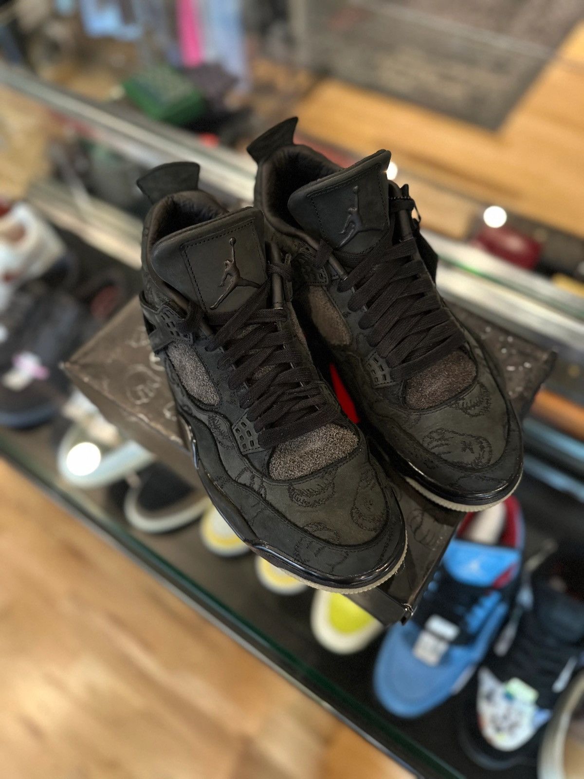 Jordan Brand × Kaws Jordan 4 Retro Kaws Black Clean OG Size 10.5 Size US 10.5 / EU 43-44 - 2 Thumbnail