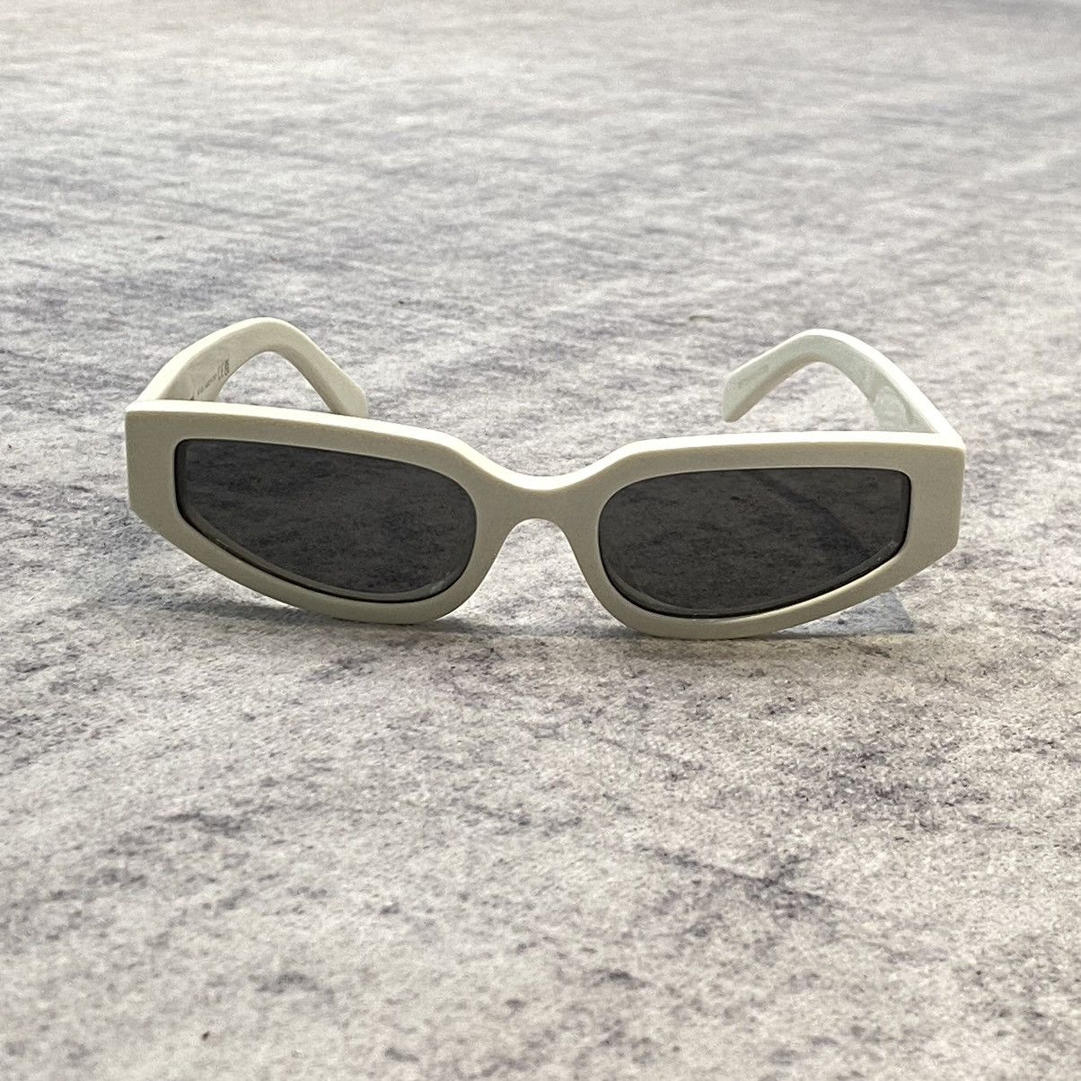 Celine CELINE Triomphe CL40269U Cat Eye Sunglasses WHITE Size ONE SIZE - 4 Thumbnail