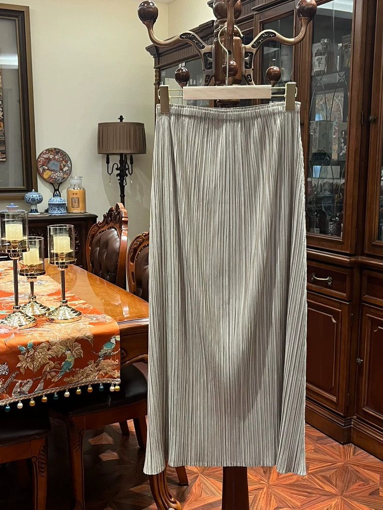 Issey Miyake Issey Miyake size:3 Grey Honor skirt Size 22" - 1 Thumbnail
