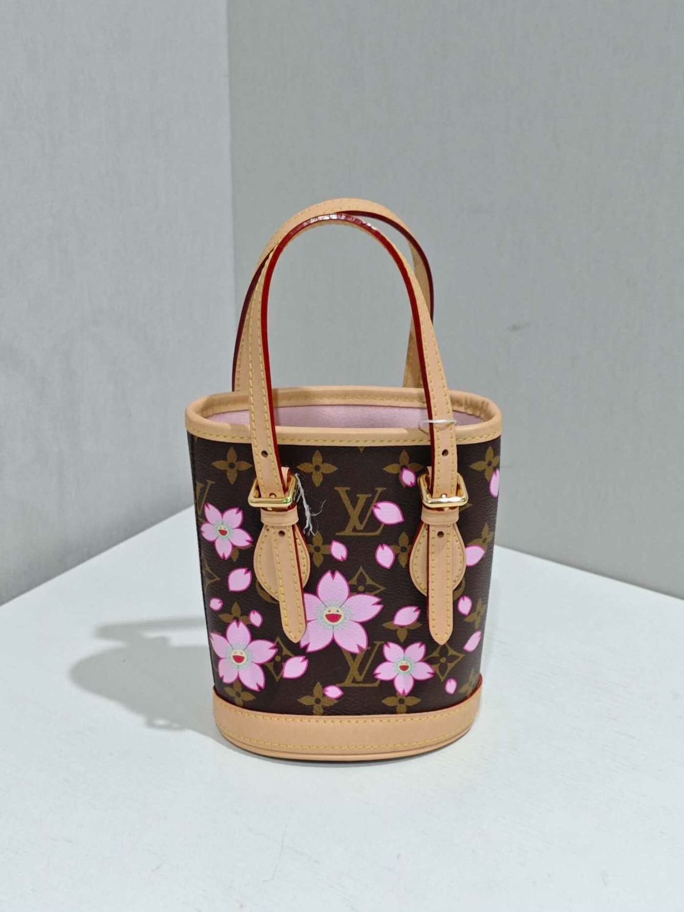 Louis Vuitton Pre-loved Bag Very good condition Size ONE SIZE - 1 Thumbnail