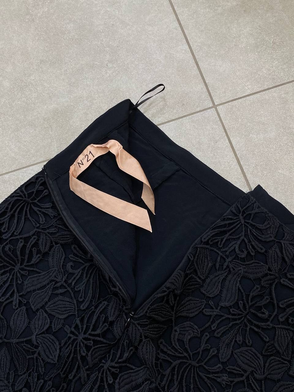No. 21 No. 21 Black Lace Midi Skirt Size 32" / US 10 / IT 46 - 13 Thumbnail