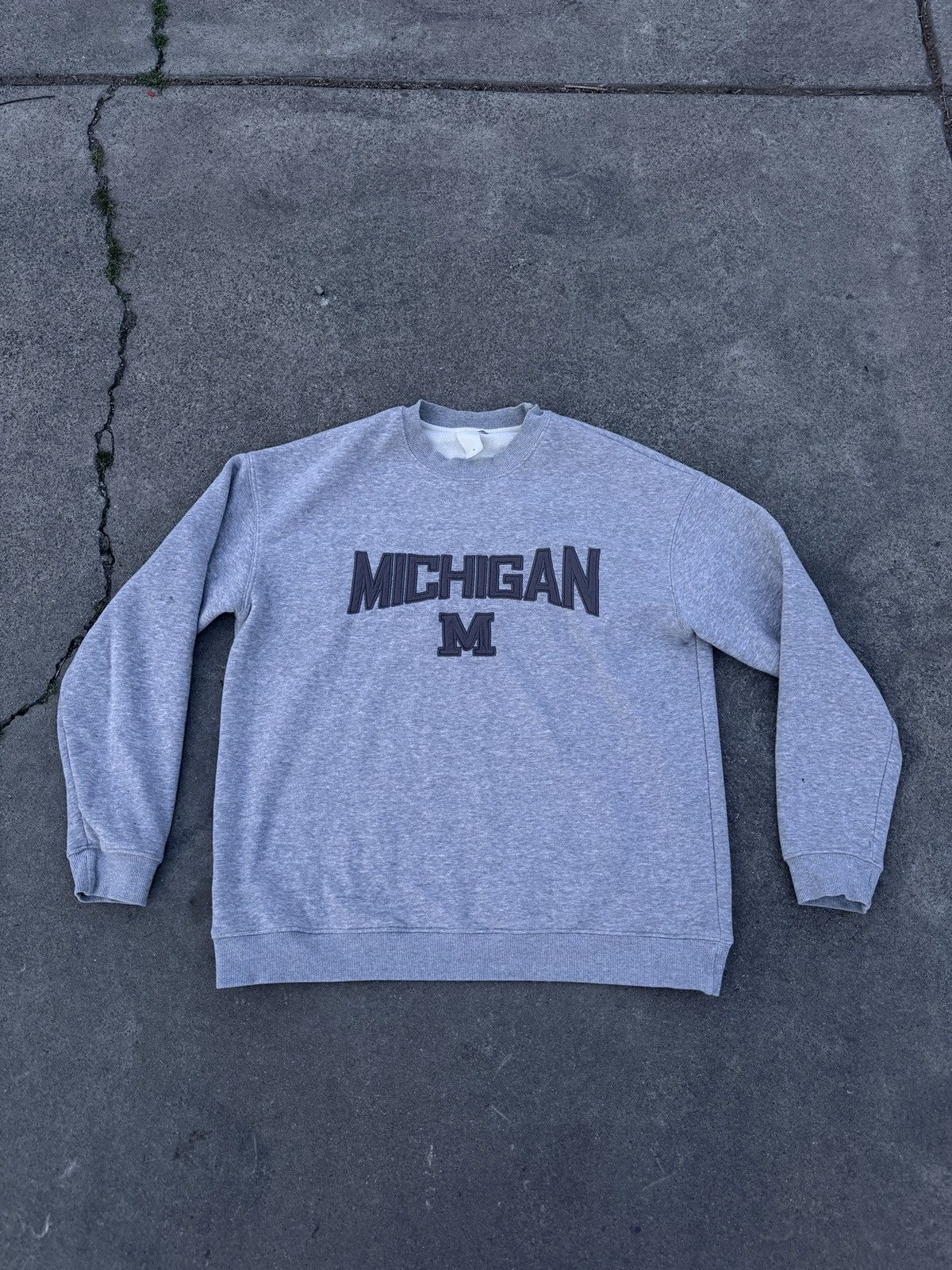 Other Michigan Chemistry grey crewneck sweatshirt Men’s Large. Size US L / EU 52-54 / 3 - 1 Thumbnail