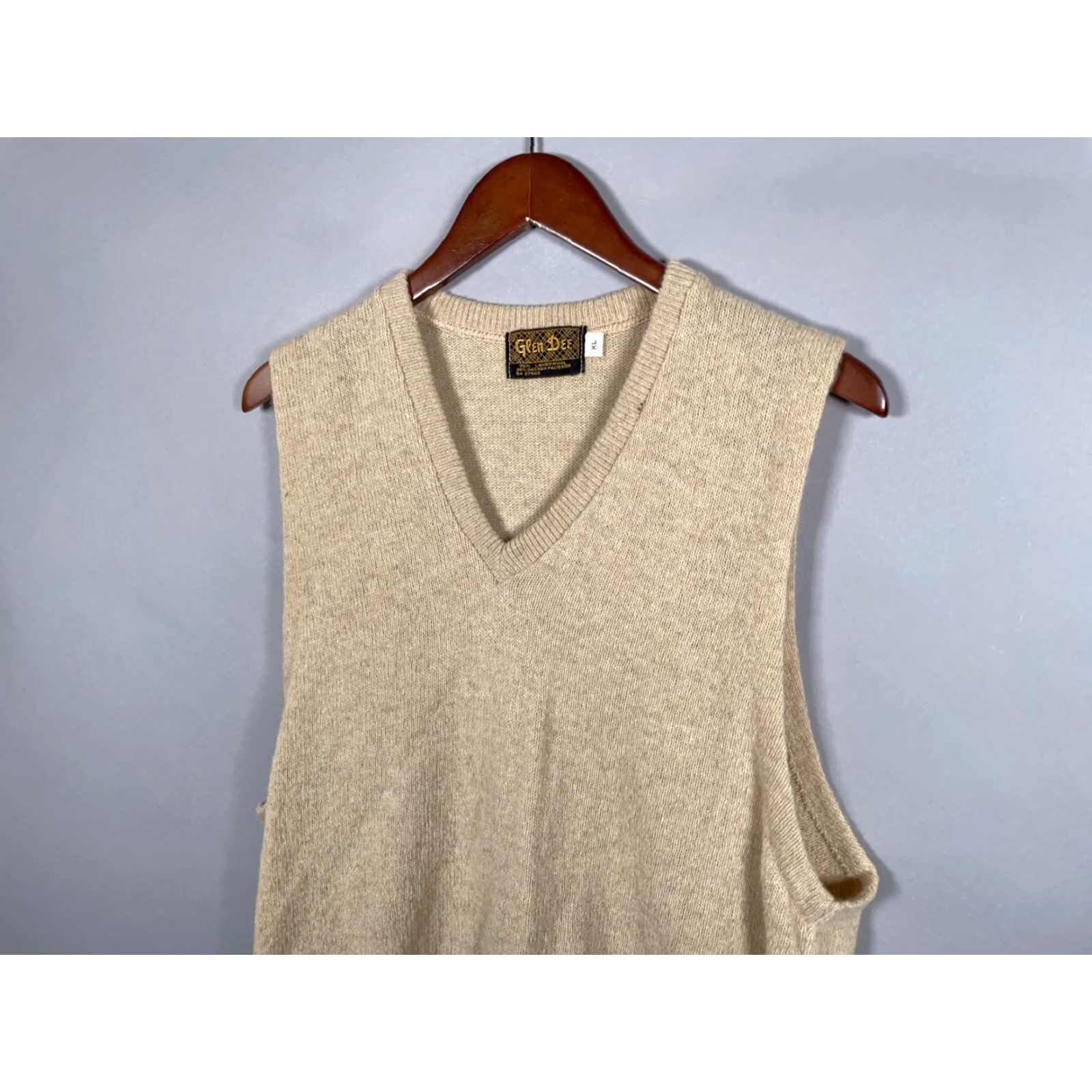 Vintage Glen Dee 80s Wool Sweater Vest Beige Lightweight Knit Medium (XL Tag) Black? Note: This seems wrong. Size US M / EU 48-50 / 2 - 7 Thumbnail