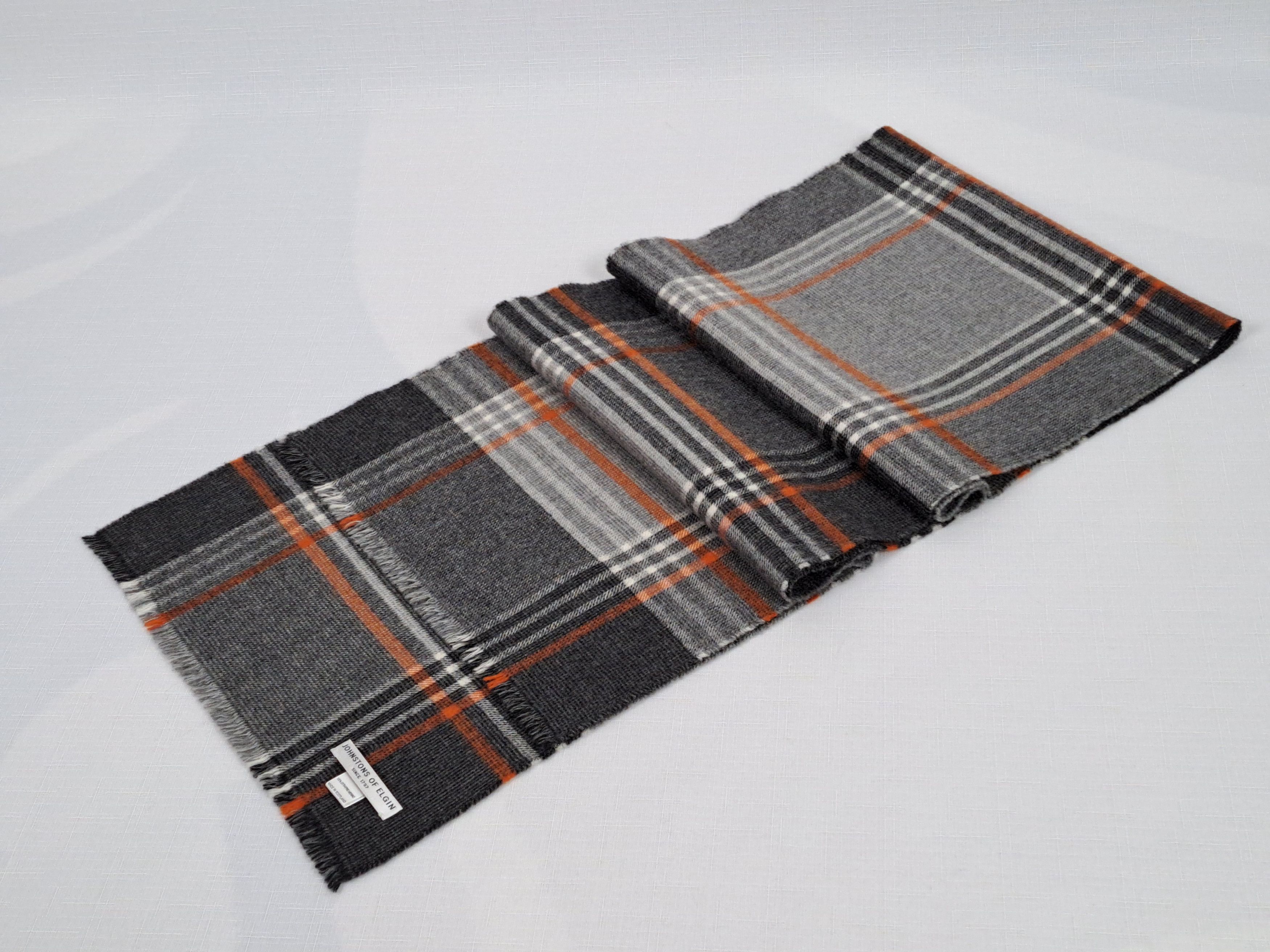Johnstons Of Elgin Johnstons Of Elgin merino wool scarf. Made in Scotland. Size ONE SIZE - 1 Thumbnail