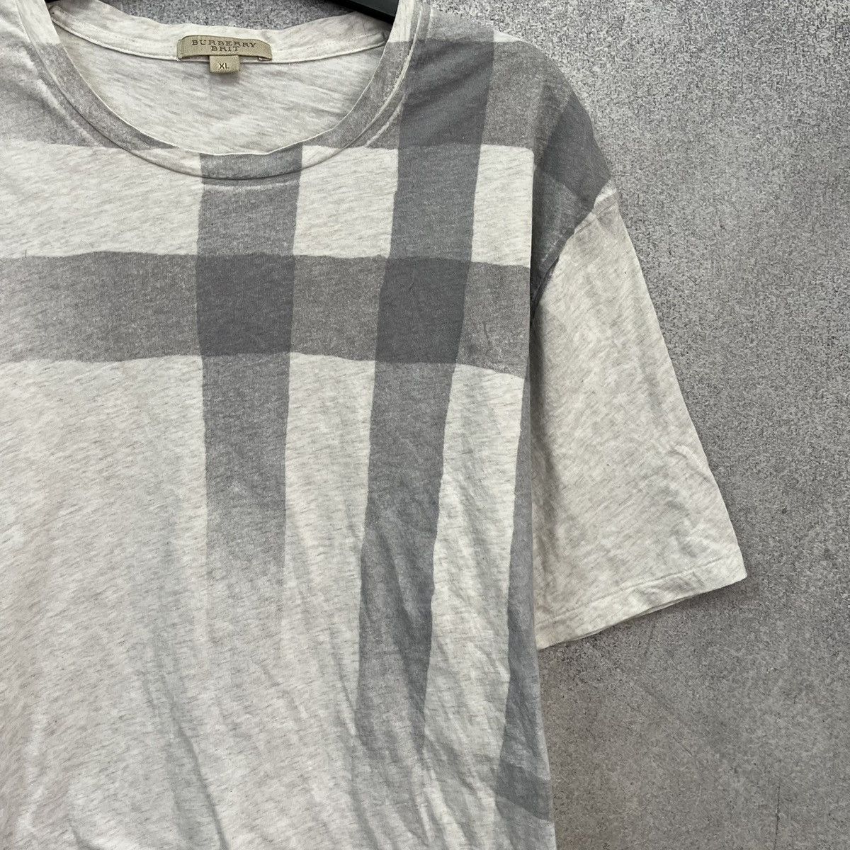 Burberry Burberry T-shirt Size US XL / EU 56 / 4 - 5 Thumbnail