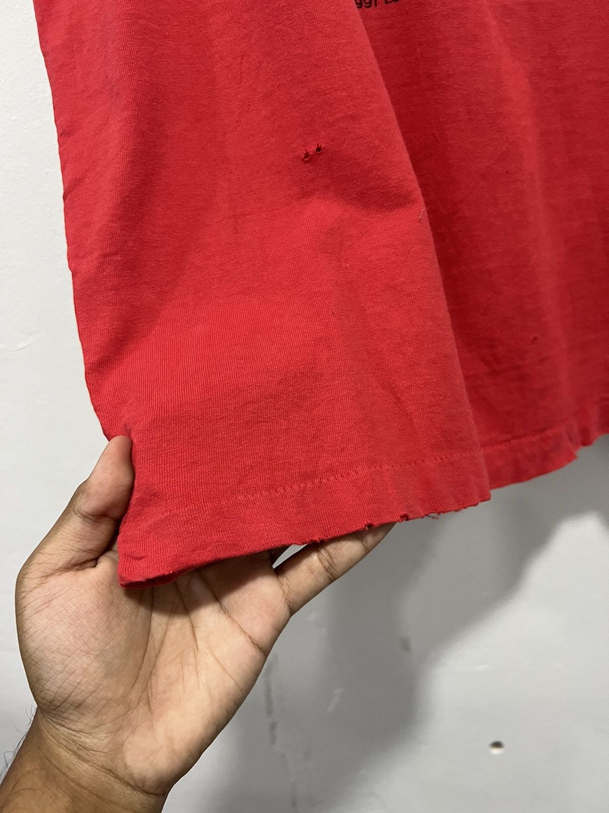 Levi's × Vintage Vintage 1991’ Levis ‘Button Your Fly’ Distressed Tshirt Size US XL / EU 56 / 4 - 5 Thumbnail