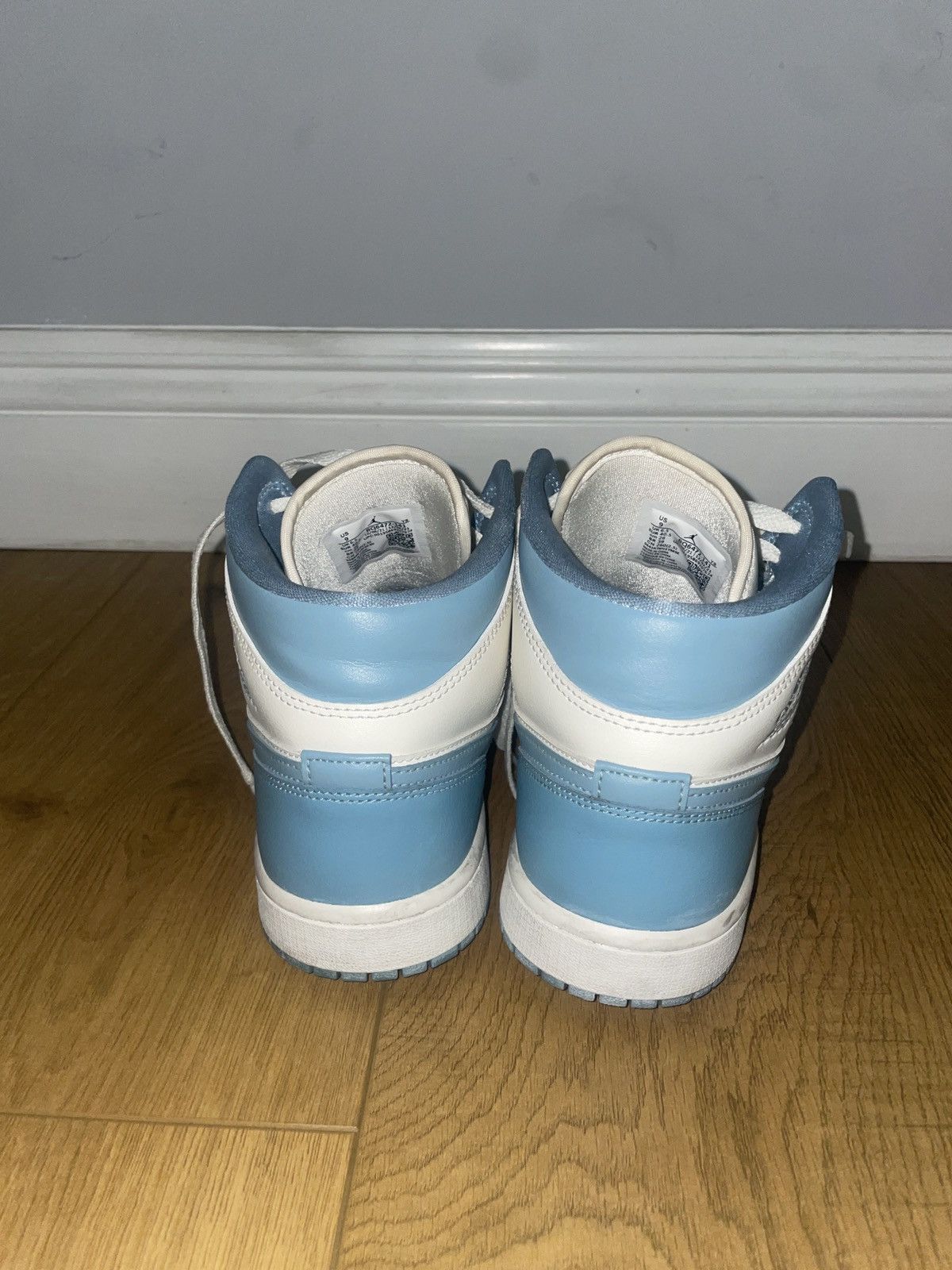 Jordan Brand Air Jordan 1s University Blue Mids Size US 9 / IT 39 - 4 Thumbnail