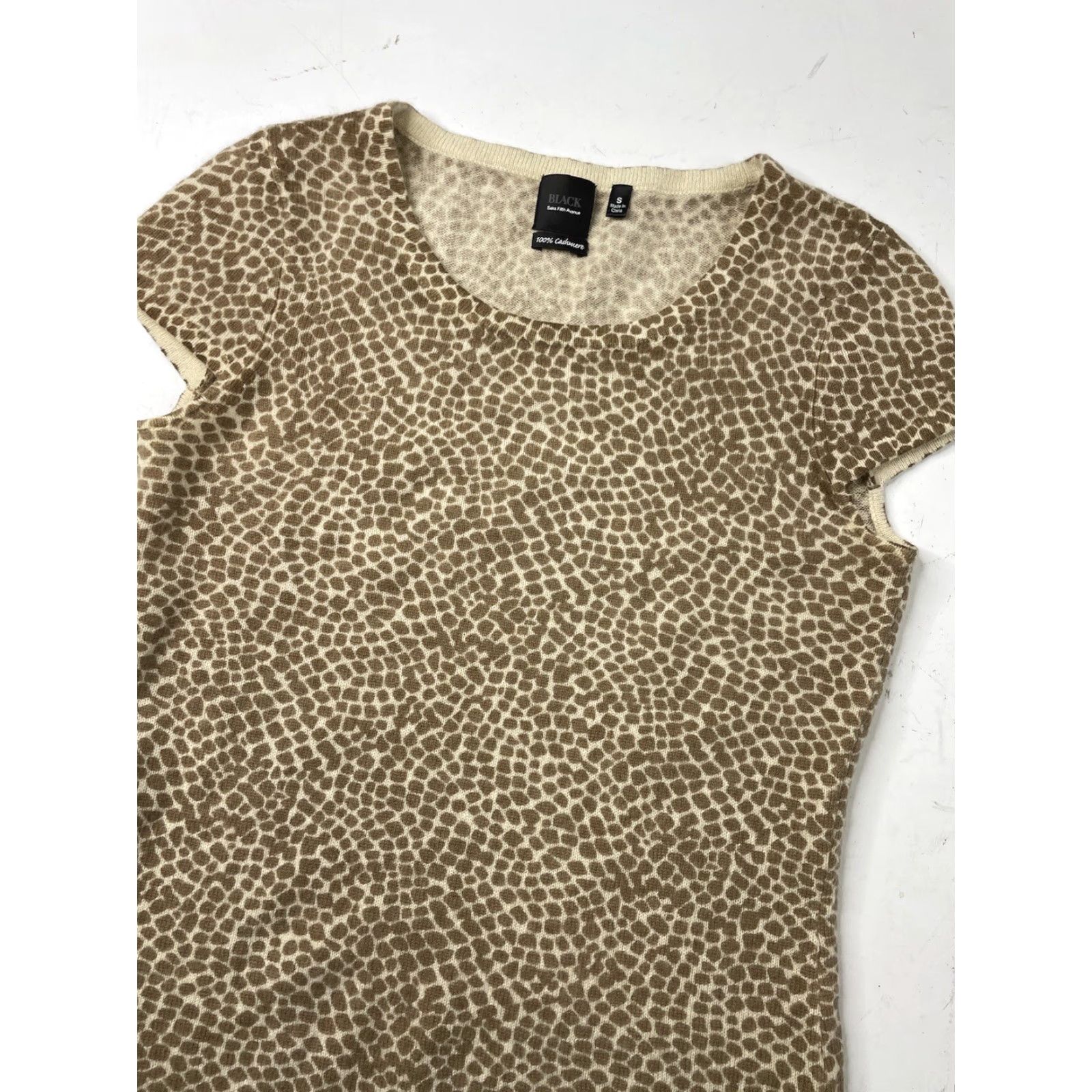 Saks Fifth Avenue Saks Fifth Avenue Sweater Shirt Womens 100% Cashmere Short Sleeve Animal Print Cheetah Leopard Small S Multicolor Pullover Round Neck Womens Size S / US 4 / IT 40 - 2 Thumbnail
