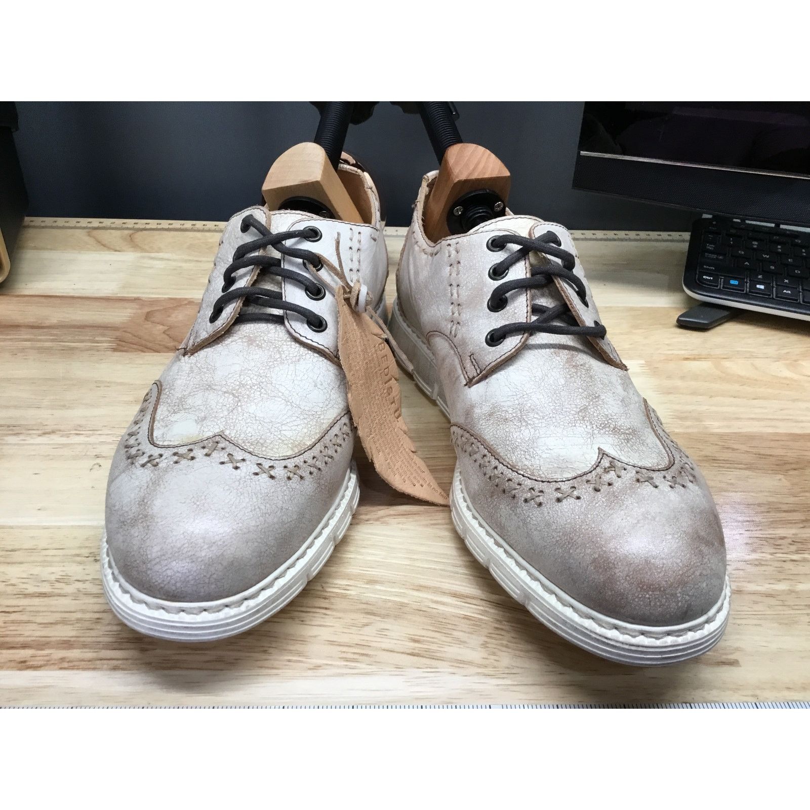 Bed Stu Bed|Stu Cayuga Ii Men 11.5 Icicle Rustic Leather Derby Shoes in Beige