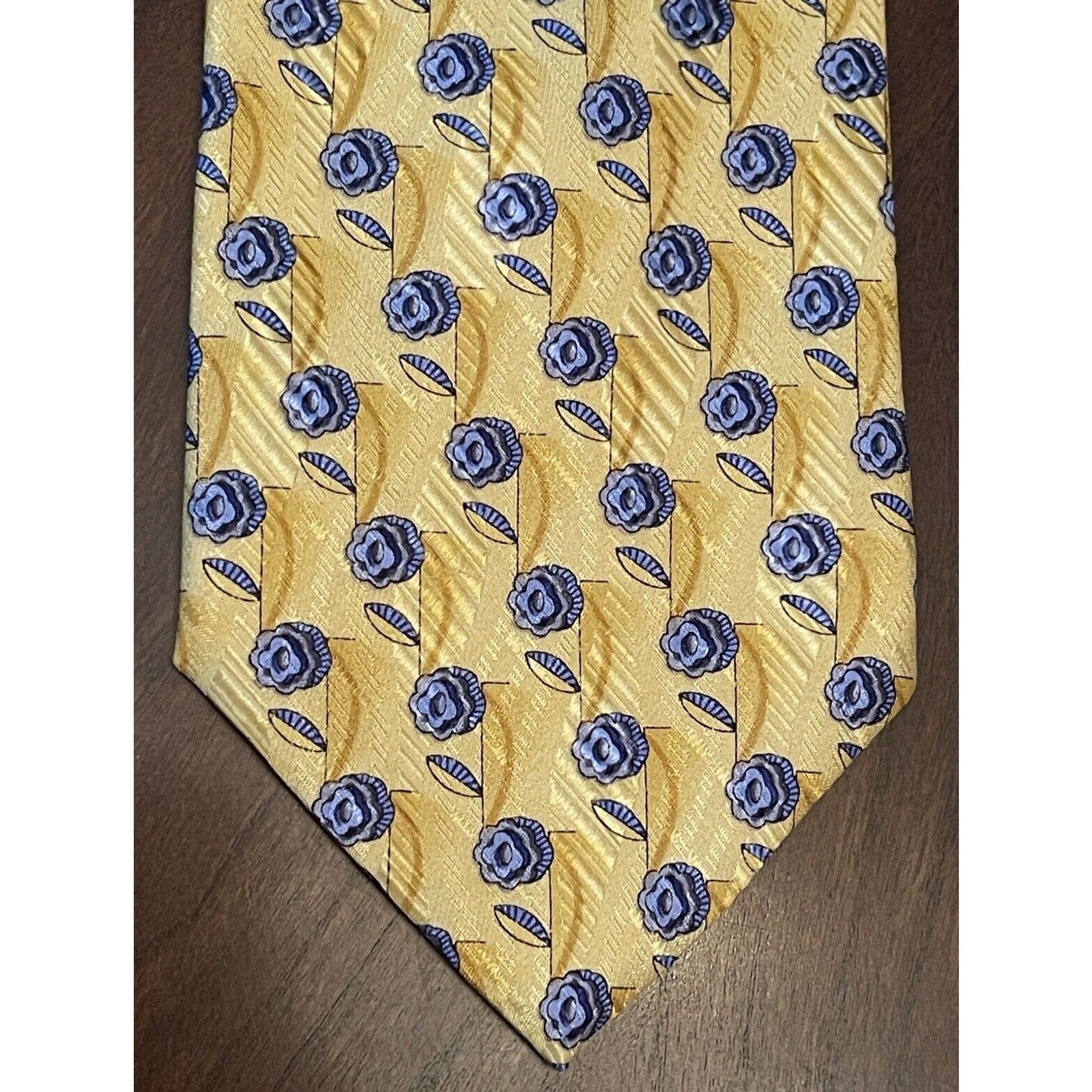 Jos. A. Bank Jos. A. Bank Gold Blue 100% Silk Made In Italy Size ONE SIZE - 1 Thumbnail