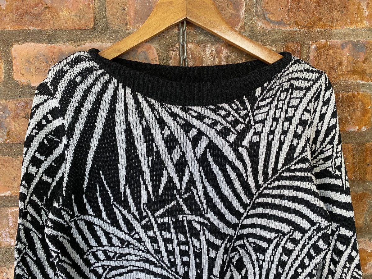 Saint Laurent Paris 1980’s Rive Gauche Intarsia Jacquard Zebra floral knit Size M / US 6-8 / IT 42-44 - 3 Thumbnail