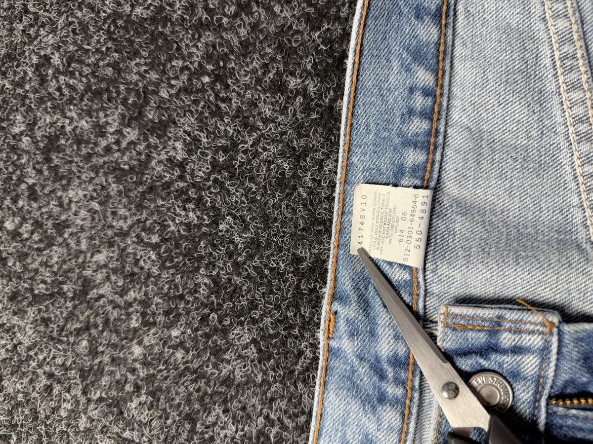 Levi's Vintage Clothing 90s Levi's 550 Distressed Dirty Relaxed Fit USA Retro Jeans Size US 35 - 11 Thumbnail