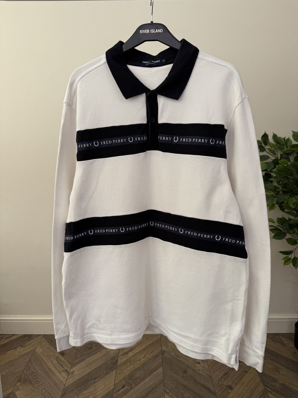 Fred Perry Vintage Fred Perry White Long Sleeve Polo Shirt Logo Tape Size US L / EU 52-54 / 3 - 1 Thumbnail