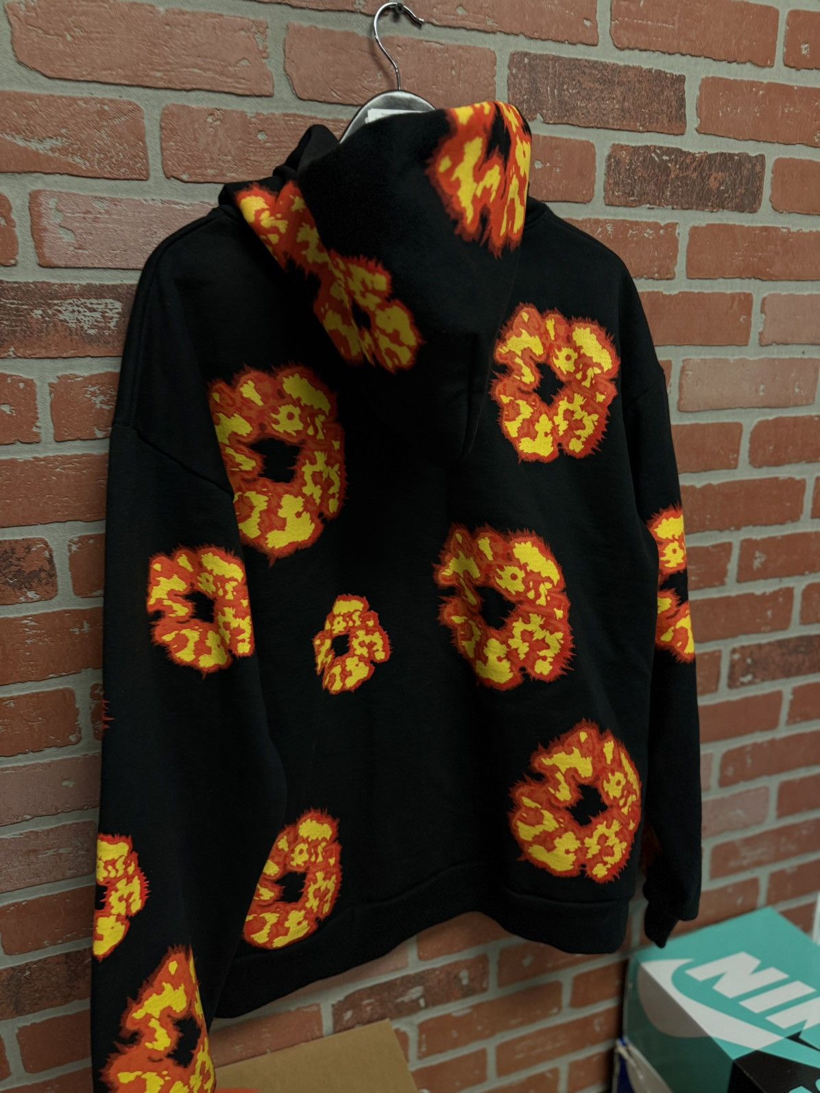 DENIM TEARS Denim Tears OFF SET Hoodie Size XL 🔥🔥 Size US XL / EU 56 / 4 - 5 Thumbnail