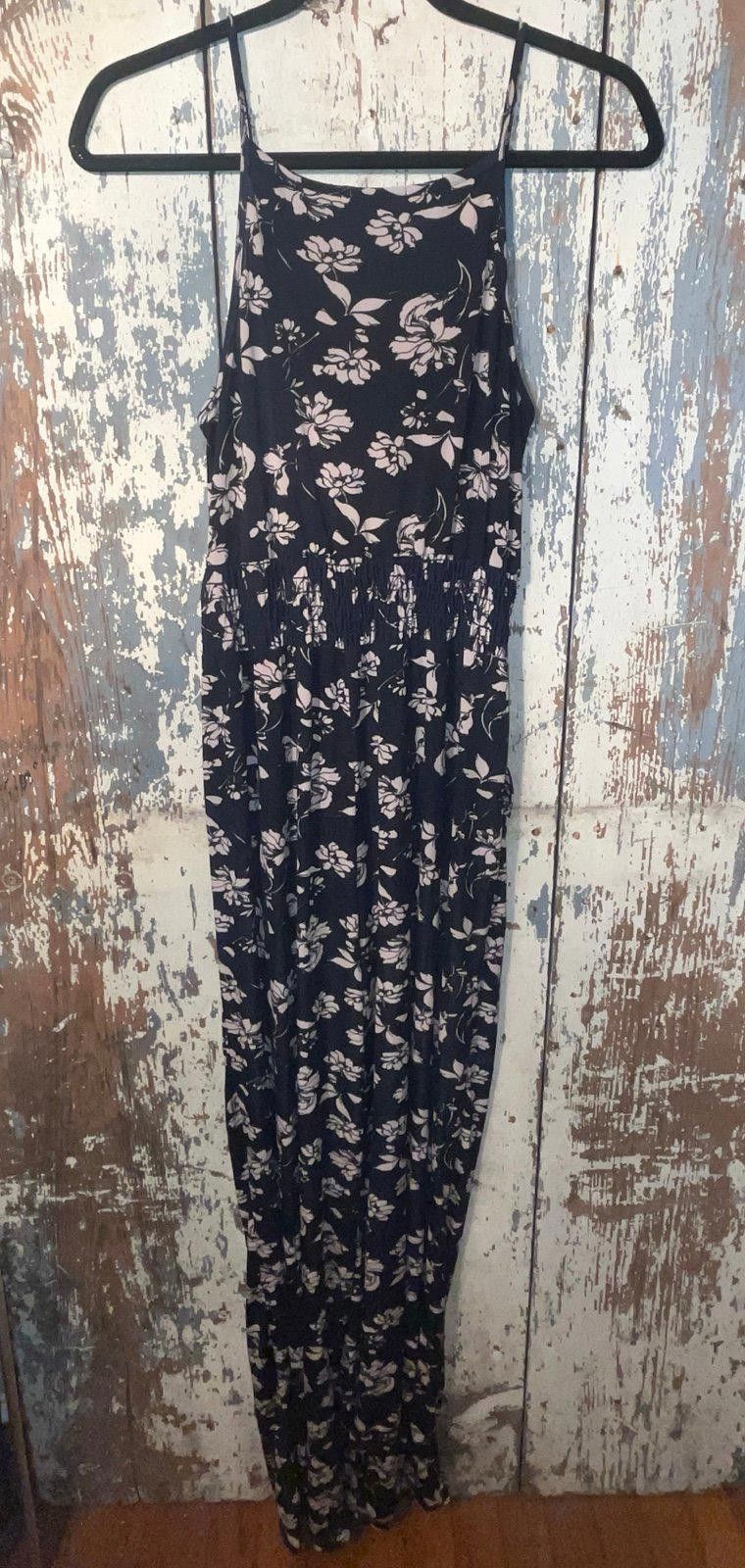 Designer Kaileigh navy floral jumpsuit, size Small Size 28" / US 6 / IT 42 - 5 Thumbnail