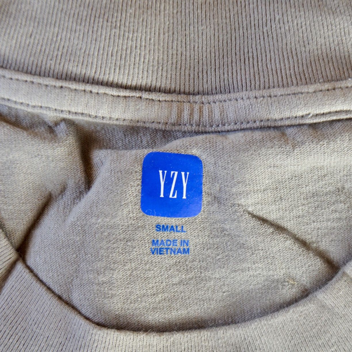 Balenciaga × Gap × Yeezy New - Size S Kanye West Yeezy Gap Light Grey Tee Shirt Size US S / EU 44-46 / 1 - 5 Thumbnail